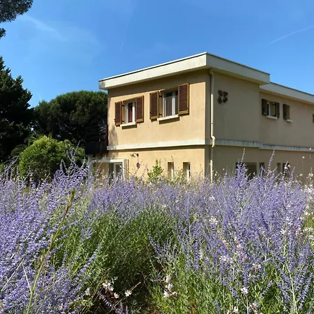 Maison De Famille à La *