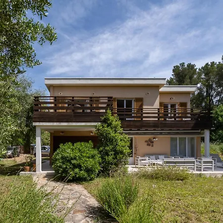 Maison De Famille à La